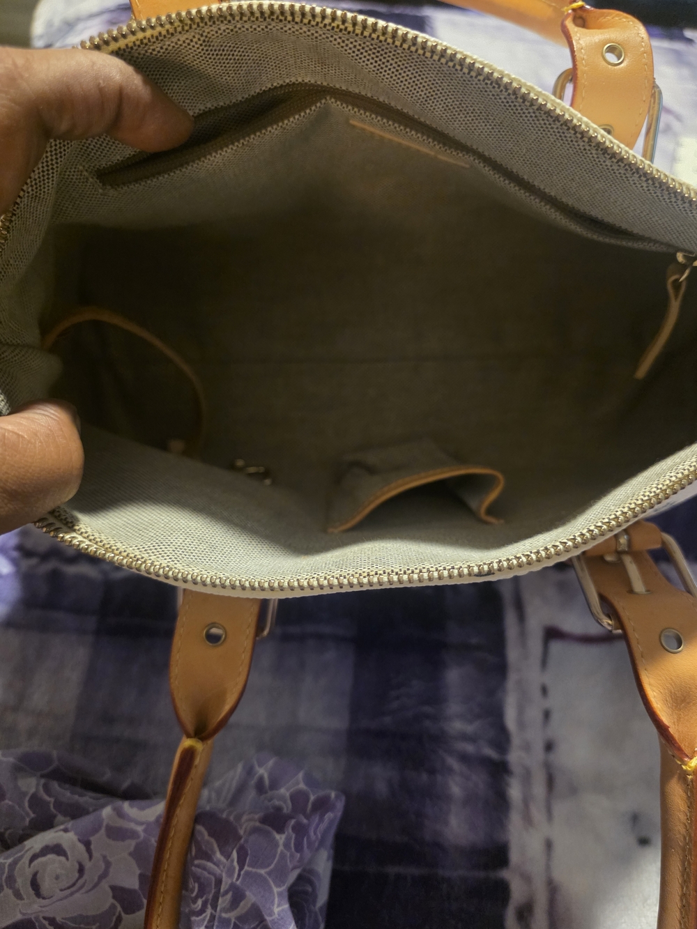 Dooney & Bourke Cream Logo Tote with Matching Wallet, Wristlet and Cardholder - Picture 10 of 13